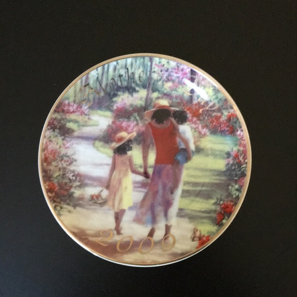 2/$15 Mini plates set 22k gold trimmed - Picture 4 of 11